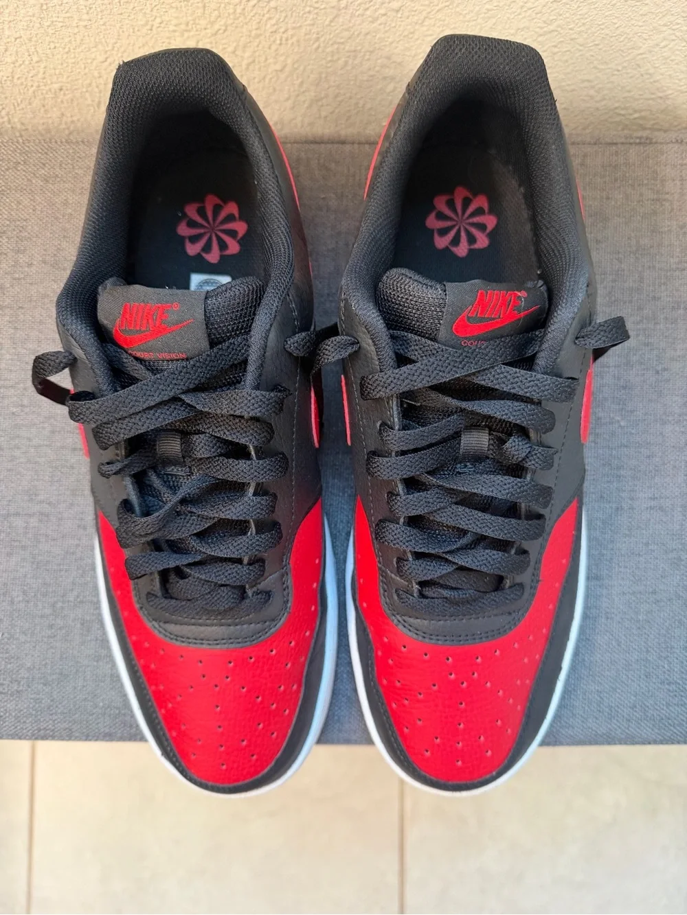 Nike Low-Top Sneakers — Black and Red